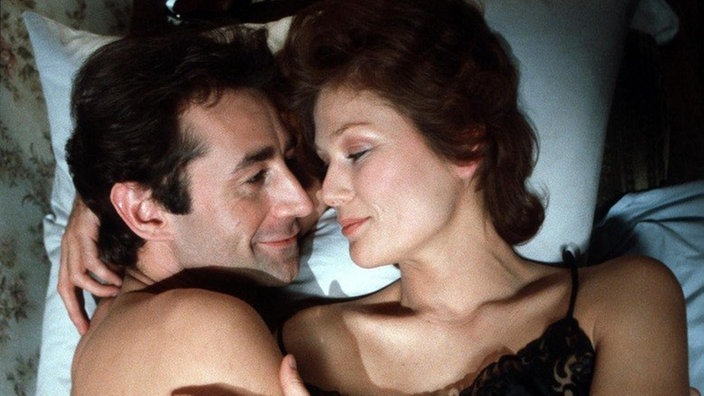 Henny (Monika Woytowicz) genießt die Zweisamkeit mit Stefan Nossek (Dietrich Siegl).
