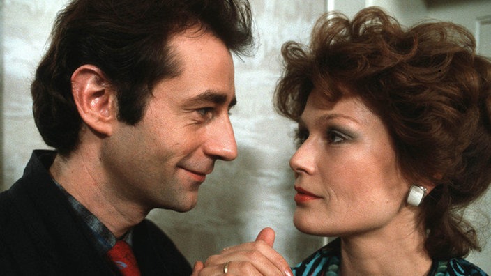 Henny (Monika Woytowicz) und Stefan Nossek (Dietrich Siegl) glauben, ihre Affaire sei unentdeckt.