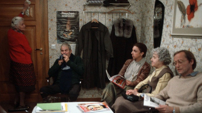 Hochbetrieb im Dresslerschen Wartezimmer (v.l.: Annemarie Wendl, Herbert Steinmetz, Ute Mora, Tilli Breidenbach, Joachim Hermann Luger).