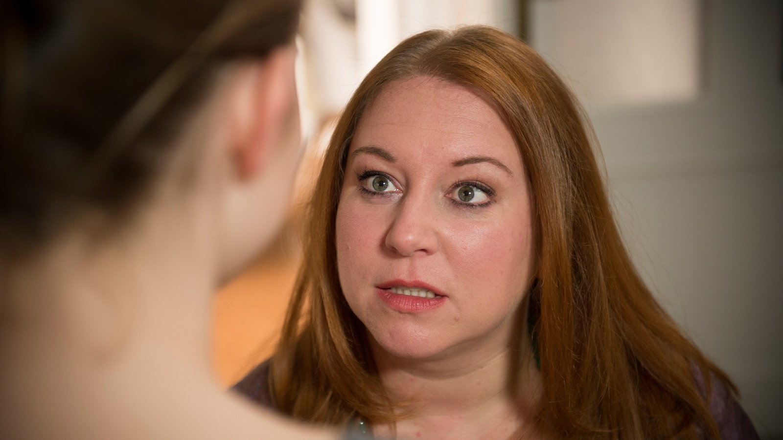 Iffi schaut Antonia entsetzt an