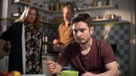 Iffi und Momo schauen fragend zu Timo