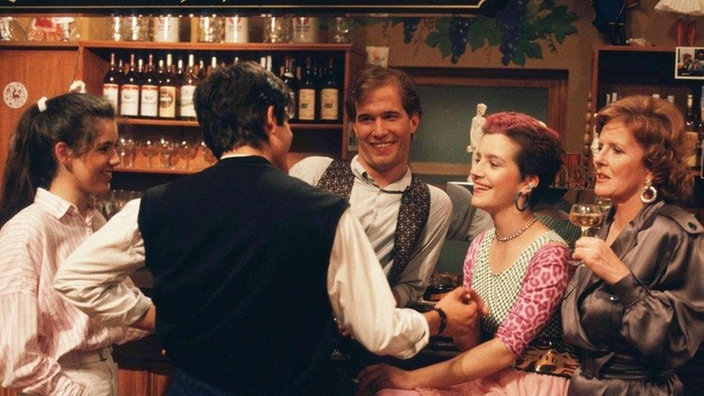 Illustre Runde im "Akropolis" (v.l.: Ina Bleiweiß, Hermes Hodolides, Georg Uecker, Susanne Gannott und Marianne Rogée).