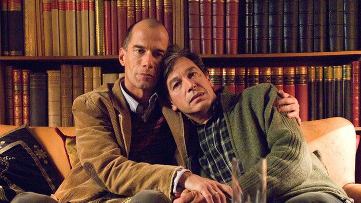 In alter Freundschaft: Carsten (Georg Uecker, links) steht dem todgeweihten Gerd (Günter Barton) bei.