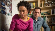 Iris und Alex kümmern sich um Laras Tattoo