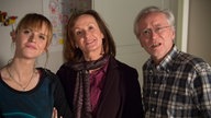 Jack, Anna und Hans schauen sich etwas an