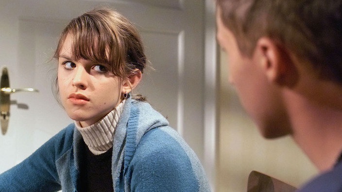 Jack (Cosima Viola) nervt die Arbeit im Altenheim. Felix (Marc-Oliver Moro) kann nicht verstehen, was daran so ätzend sein soll.