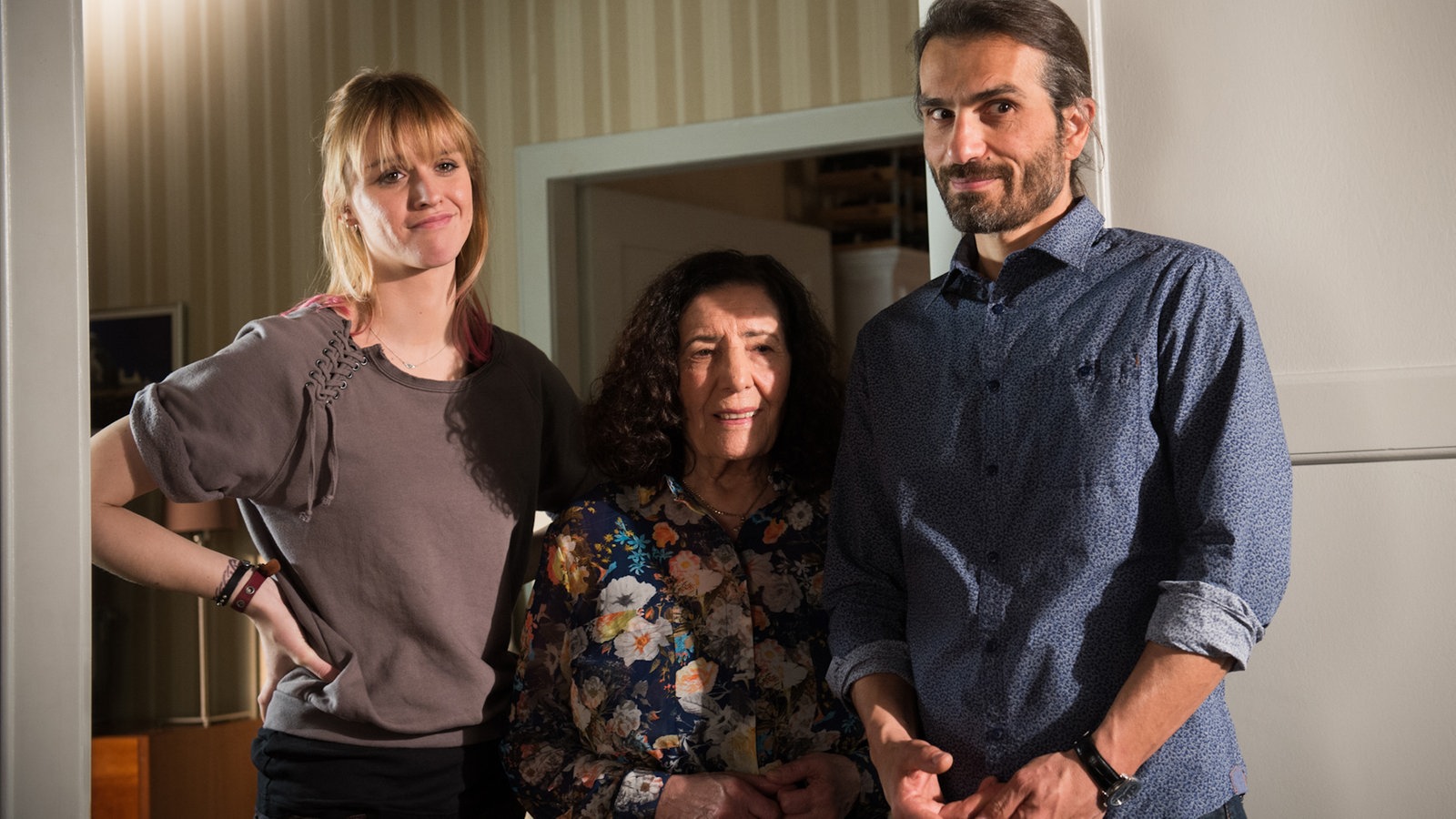 Jack, Elena und Vasily sind überrascht