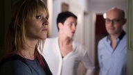 Jack steht vor Angelinas und Philipps Wohnungstür