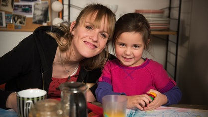 Jack und Emma lachen in die Kamera
