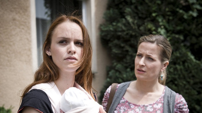 Jack und Sandra stehen auf der "Lindenstraße"
