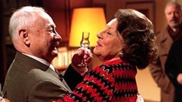 Je oller, je doller! Onkel Franz und Tante Betty schwingen das Tanzbein.