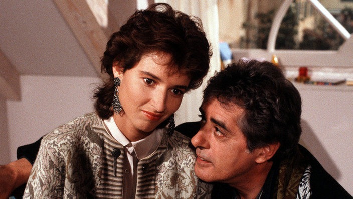 Jean-Luc (Gérard Herold) erklärt Dominique (Brigitte Annessy), dass er Tanja und die Lindenstraße verlassen wird.