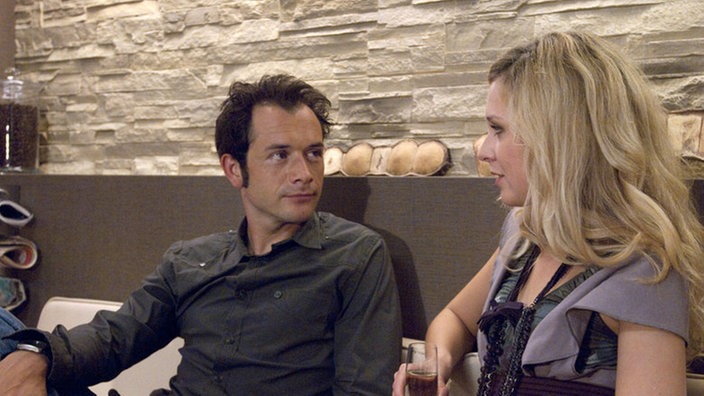 Josi (Clara Dolny) ist am Ziel: Sie hat ihr erstes Date mit Alex (Joris Gratwohl).