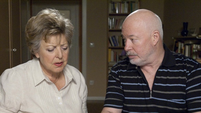 Kassensturz bei Helga (Marie-Luise Marjan) und Erich (Bill Mockridge): Das Ergebnis ist niederschmetternd.