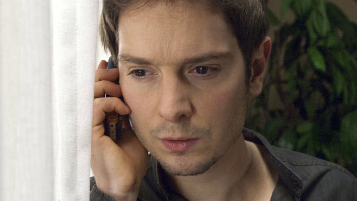 Kein Entrinnen: Sebastian nimmt Timo (Michael Baral) in die Pflicht. Kommende Woche soll das Attentat in der Lindenstraße stattfinden.