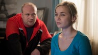 Klaus redet mit Lea