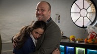Klaus und Kay umarmen sich