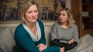 Lea redet mit Tanja