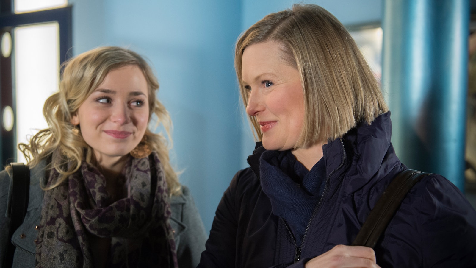 Lea und Tanja lachen