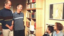 Leonie lernt "Käthe" und Carsten kennen. Noch ahnt sie nichts von der Tragweite des Besuches...