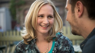 Lisa lacht Timo an