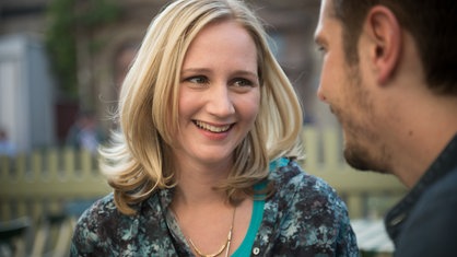 Lisa lacht Timo an