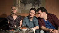 Lisa, Timo und Murat betrachten den Bildschirm skeptisch