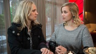 Lisa und Lea treffen sich im Cafe George