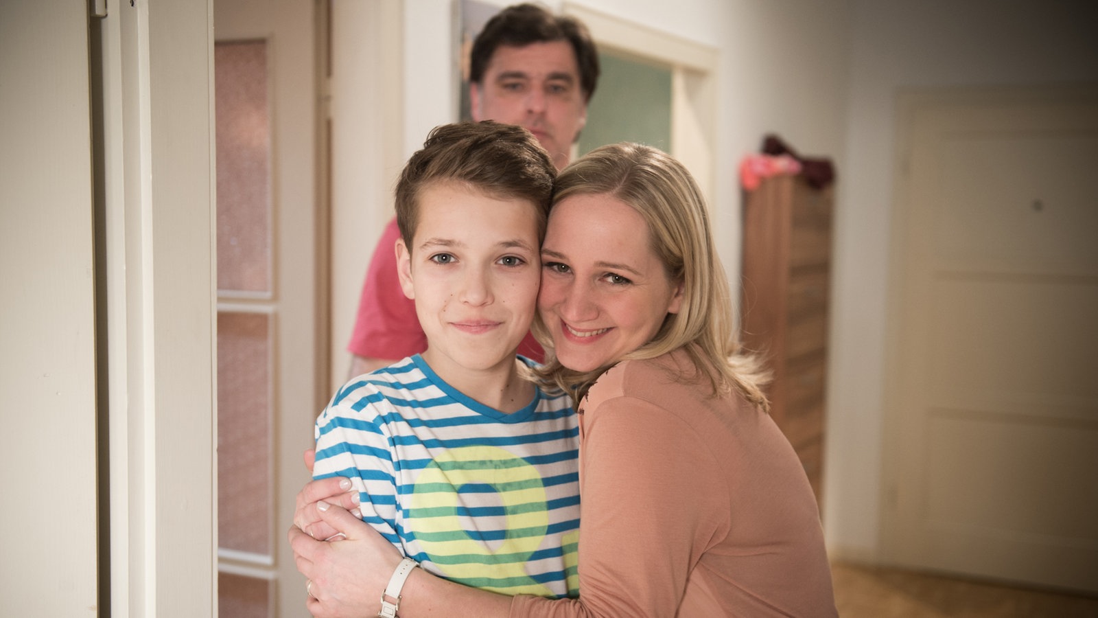 Lisa und Paul lachen in die Kamera