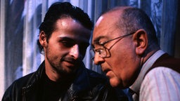 Ludwig kümmert sich um den kranken Sohn Frank