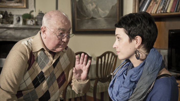 Ludwig unterhält sich mit Angelina