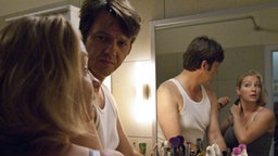 Maria (Tanja Frehse) und Jimi (Christian Rudolf) sind bestürzt: Caro hat sich für einen Schwangerschaftsabbruch entschieden.