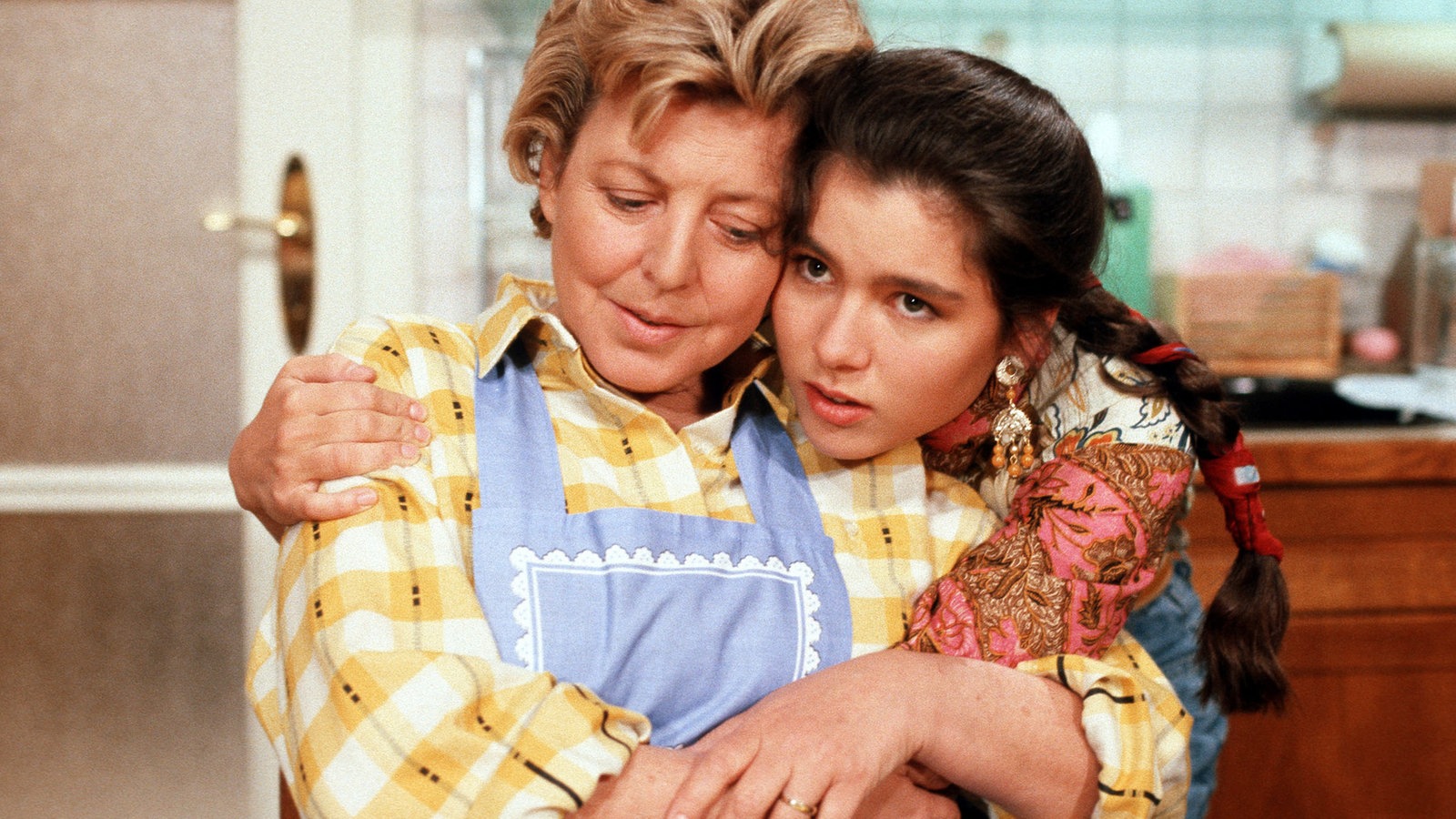 Marion Beimer umarmt Mutter Helga