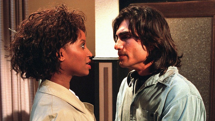Mary (Liz Baffoe) und Vasily (Hermes Hodolides) haben sich immer noch nicht entschieden.