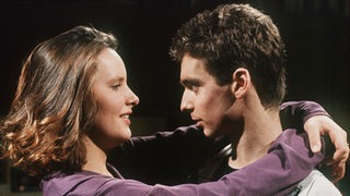 Mehr als Freundschaft? Kornelia (Nina Vorbrodt) und Timo (Michael Laricchia) kommen sich näher.