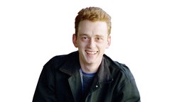 Mischung aus Neugier und Sehnsucht: Boris Ecker (Thomas Huber) versucht, einen Blick auf Mary zu erhaschen.