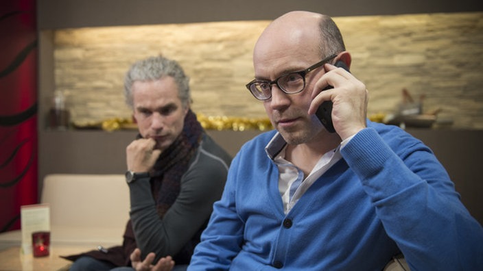 Momo lauscht Philipps Telefonat