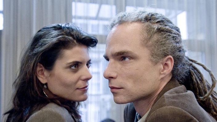 Momo und Marcella sitzen zusammen
