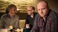 Momo und Philipp duskutieren mit Klaus