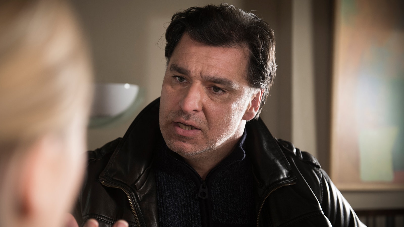 Murat dikutiert mit Tanja