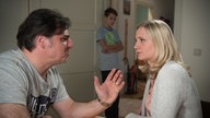 Murat und Lisa streiten sich mit Paul im Raum