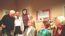 Neben Ines und Olaf treten auch Gabi, Rosi und Frau Birkhahn (Hanna Burgwitz) Oskars Verein bei.