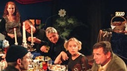 Neues Jahrtausend, neues Glück: Rudi feiert Silvester im Kreise der Zenkers in München.
