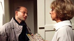 Nichts Neues: Auch bei Berta (Ute Mora) kann Dieter kein Abo an die Frau bringen.