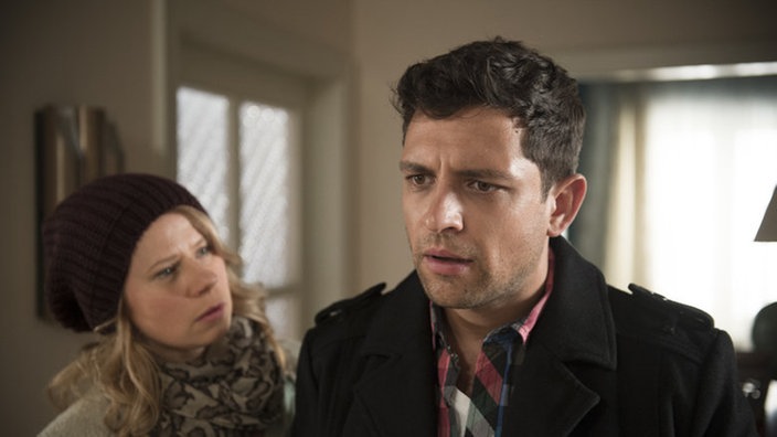 Nina redet mit Enzo