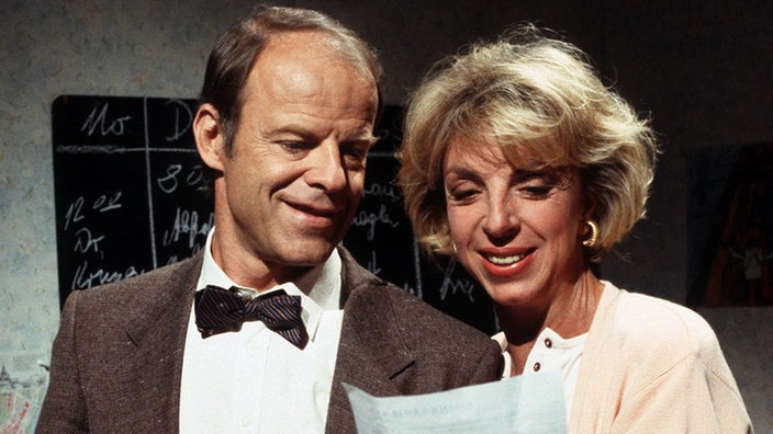 Noch immer gibt Dabelsteins Tod Hajo (Knut Hinz) und Berta (Ute Mora) Rätsel auf.