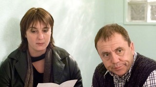 Olaf (Franz Rampelmann) kann nicht verstehen, dass sich Ines (Birgitta Weizenegger) noch immer Sorgen um ihren Ex-Mann Ingo macht.