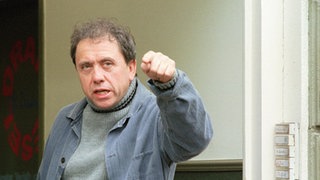 Olaf (Franz Rampelmann) triumphiert.