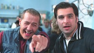 Olli und Murat schauen in die Kamera