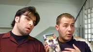 Olli und Murat verkaufen Videokasetten